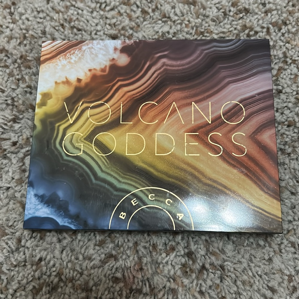BECCA Eyeshadow Palette with Gold and Blue Hues - Picture 5 of 5